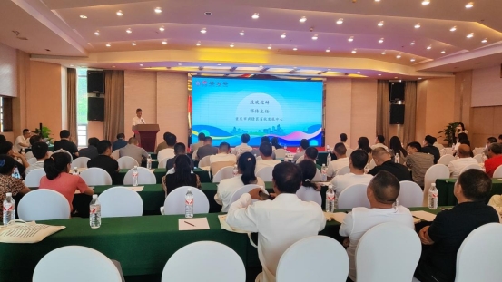 成渝地區(qū)雙城經(jīng)濟圈現(xiàn)代生豬產(chǎn)業(yè)創(chuàng)新發(fā)展交流會暨生物飼料節(jié)糧與液態(tài)飼喂技術推廣會在武隆成功舉辦